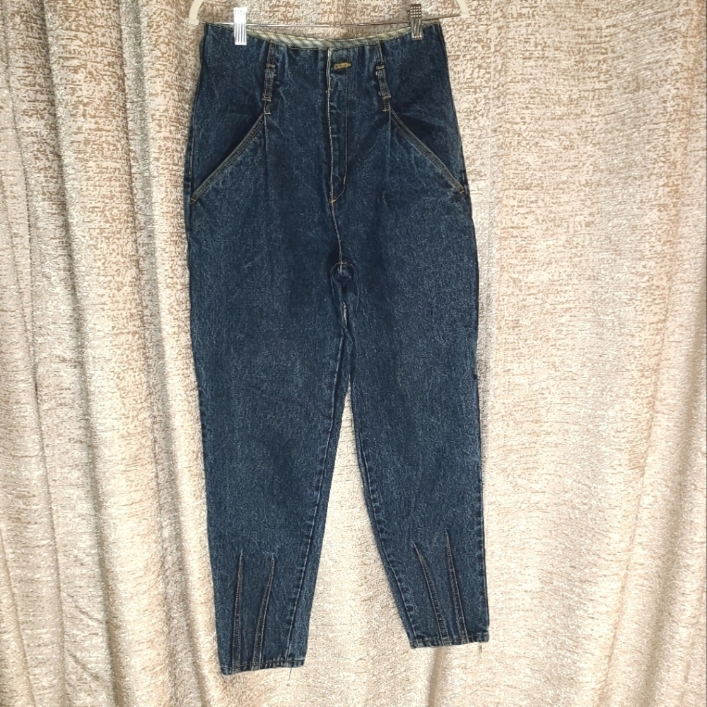 Vintage High Rise Jeans with Tapered Legs and Relaxed Fit